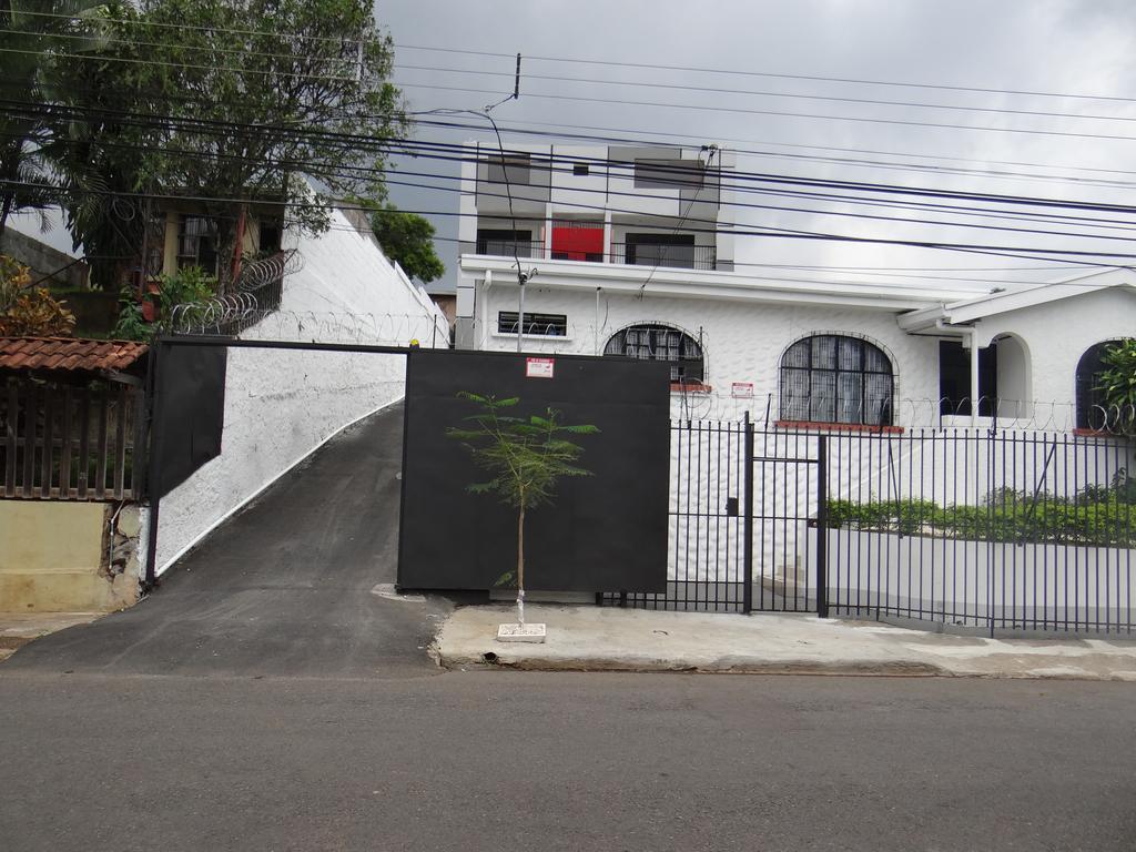 Maria'S Apartments Alajuela Exterior photo